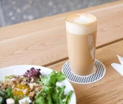 CHALO Prijswinnende Masala Chai Latte - Indische Vegan Chai - Zwarte Assam Thee - 25 Porties/ 300GR -Monin Verkoopwinkel 1200x1013 3