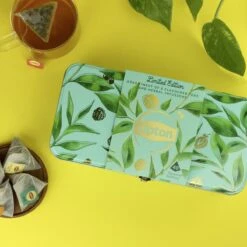 Lipton Thee Limited Edition Theedoos, Leuk Om Te Geven Als Cadeau - 40 Zakjes En Tinnen Blik - Cadeauverpakking -Monin Verkoopwinkel 1200x1200 354