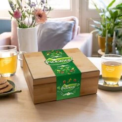 Pickwick Bamboe Houten Theedoos - Geschenkset - 60 Theezakjes -Monin Verkoopwinkel 1200x1200 380