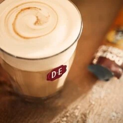 Douwe Egberts Verwenkoffie Latte Caramel Oploskoffie - 5 X 8 Zakjes 12 Douwe Egberts Verwenkoffie Latte Caramel Oploskoffie - 5 X 8 Zakjes -Monin Verkoopwinkel 1200x1200 39