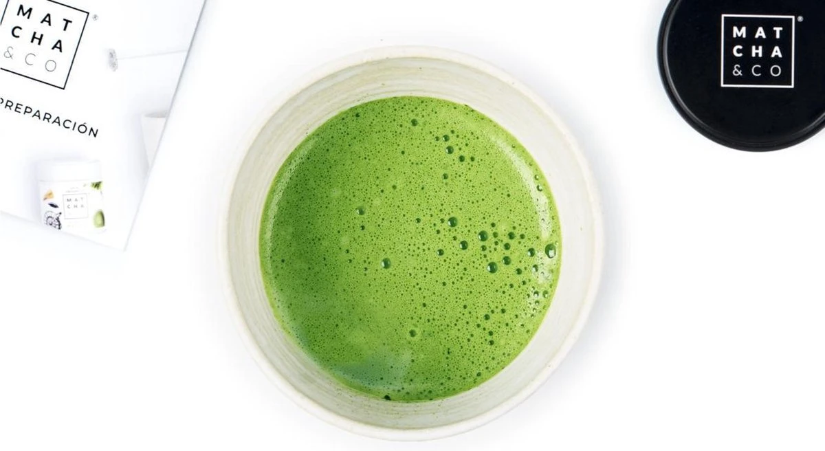 Matcha & Co - Ceremoniële Matcha PREMIUM Thee Uit Japan - Matcha Poeder - Matcha Thee - 100% Organisch Gecertificeerd - 80 Gram 2 Matcha & Co - Ceremoniële Matcha PREMIUM Thee Uit Japan - Matcha Poeder - Matcha Thee - 100% Organisch Gecertificeerd - 80 Gram - Afbeelding 2