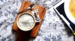 CHALO Vanilla Chai Latte - Indische Vegan Chai - Zwarte Assam Thee - 25 Porties/ 300GR -Monin Verkoopwinkel 1200x657 2