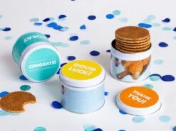 Stroopwafel Cadeau Blik 'Thank You' - Doos Met 6 Blikjes - 230 Gram Per Blik - 8 Stroopwafels Per Blik (48 Koeken ) -Monin Verkoopwinkel 1200x899 7