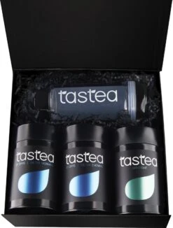 Tastea New Me Box - Giftbox - Trakteer Jezelf, Om Cadeau Te Geven - Assortiment - Met Cafeïne - Detox, Skintight én Een Theebeker -Monin Verkoopwinkel 908x1200